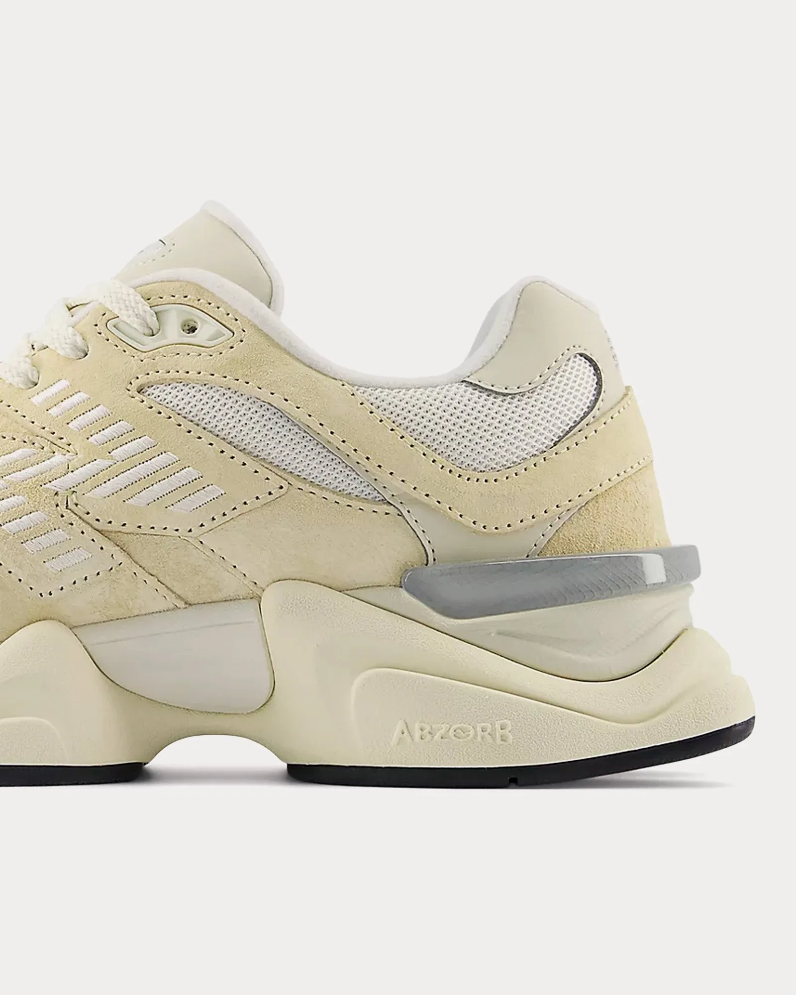 9060 Calcium / Sea Salt / Silver Metalic Low Top Sneakers