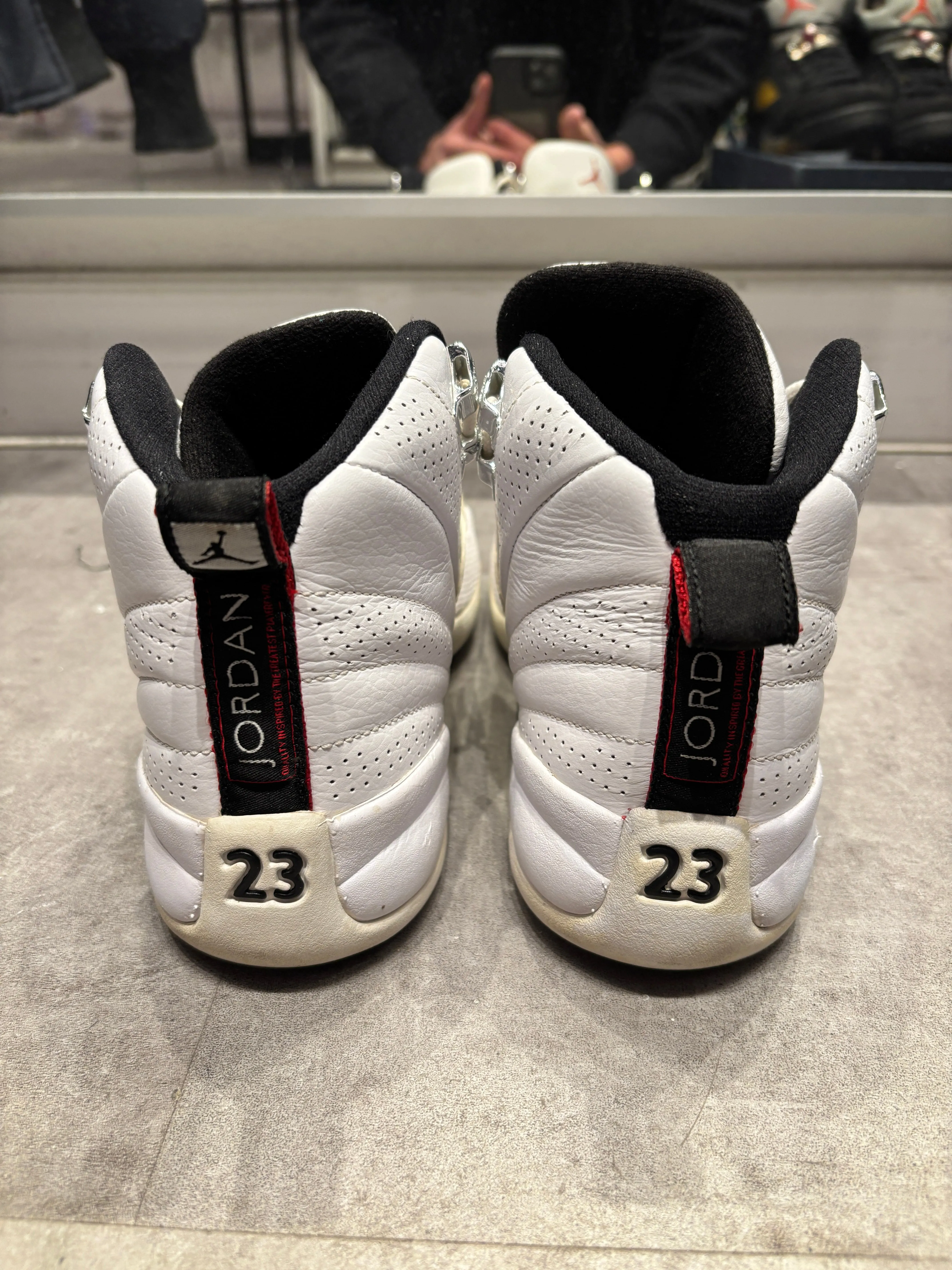 Air Jordan 12 Retro Rising Sun (GS) (Preowned Size 6y NB)