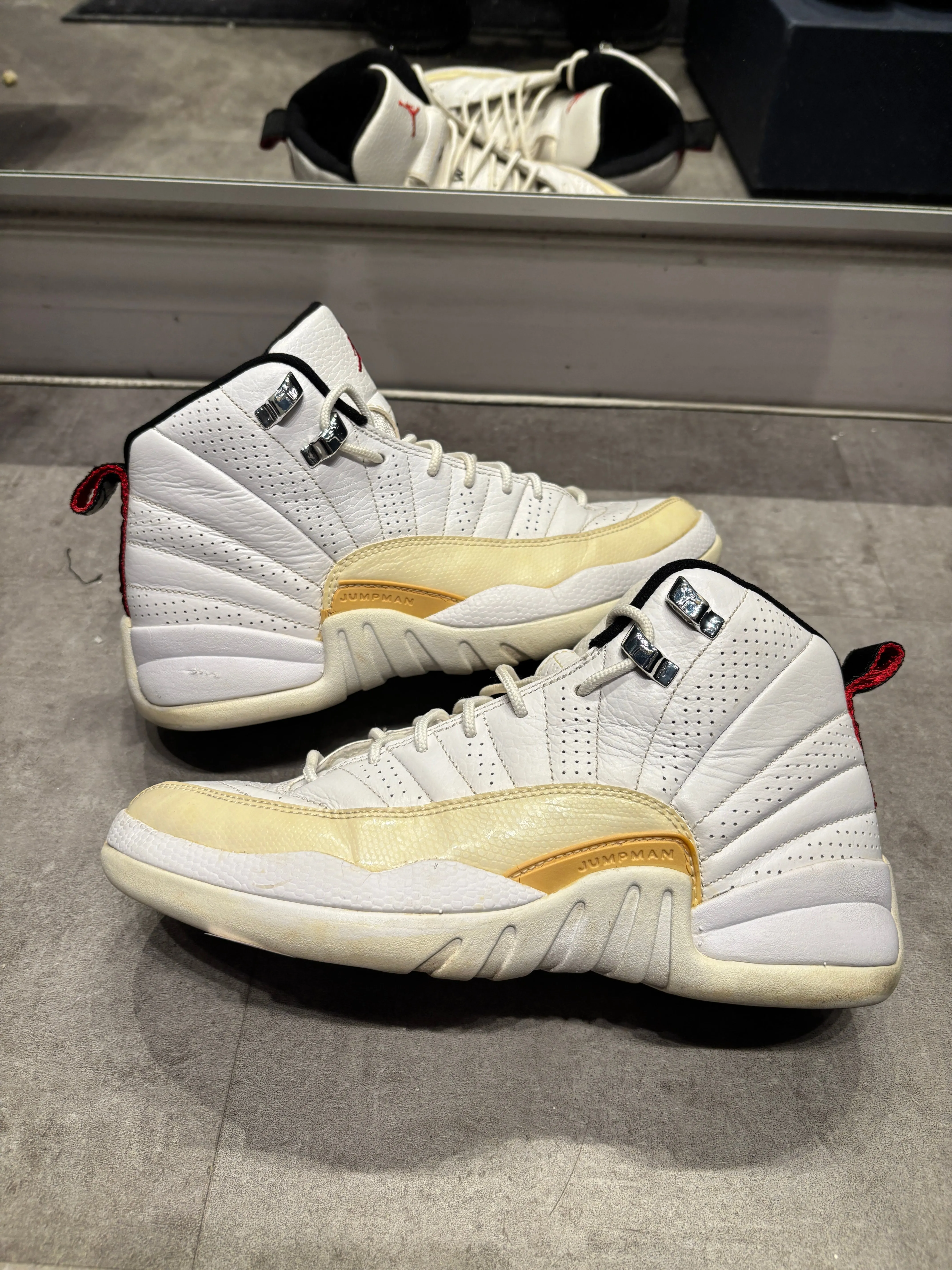 Air Jordan 12 Retro Rising Sun (GS) (Preowned Size 6y NB)