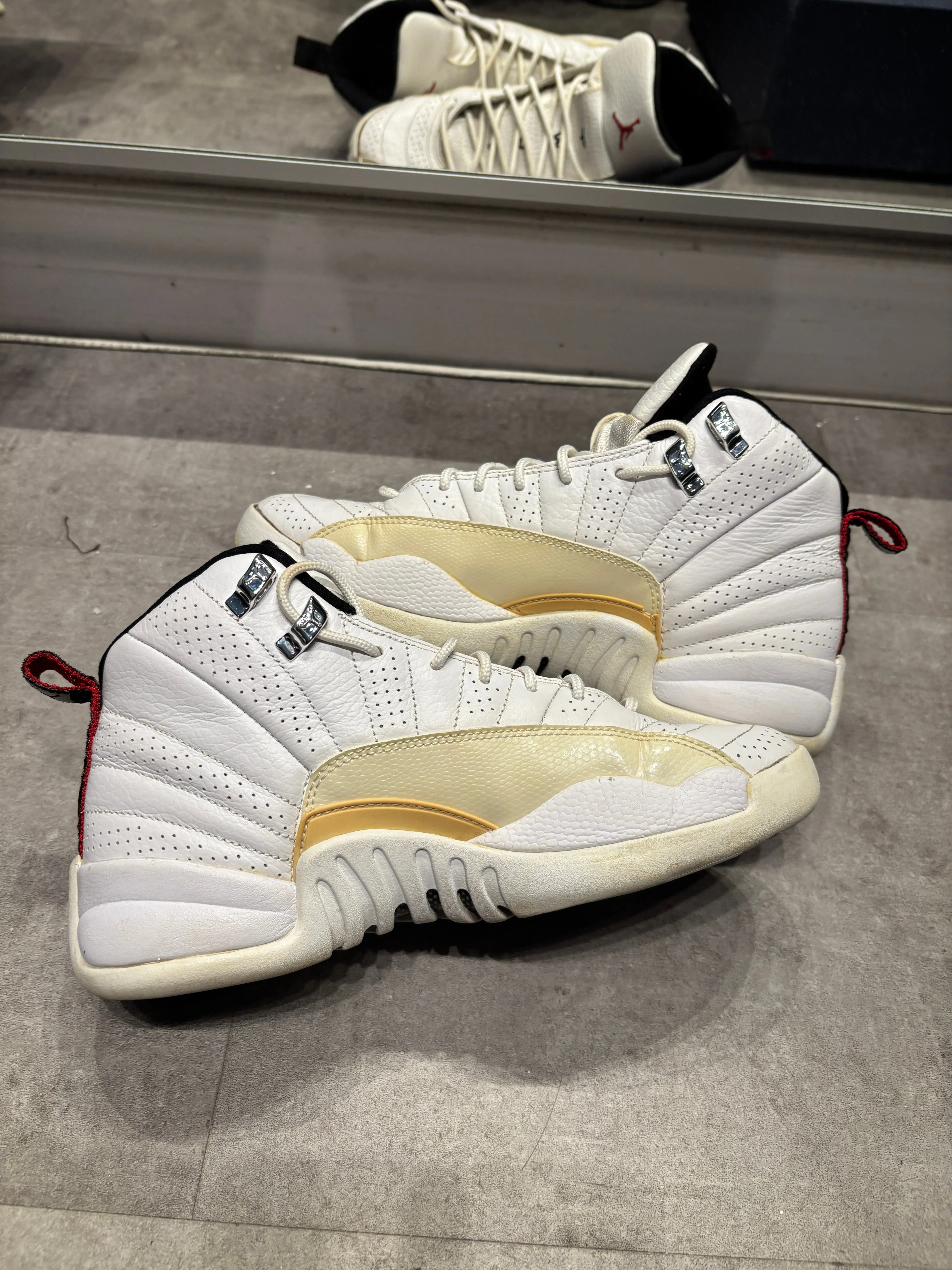 Air Jordan 12 Retro Rising Sun (GS) (Preowned Size 6y NB)