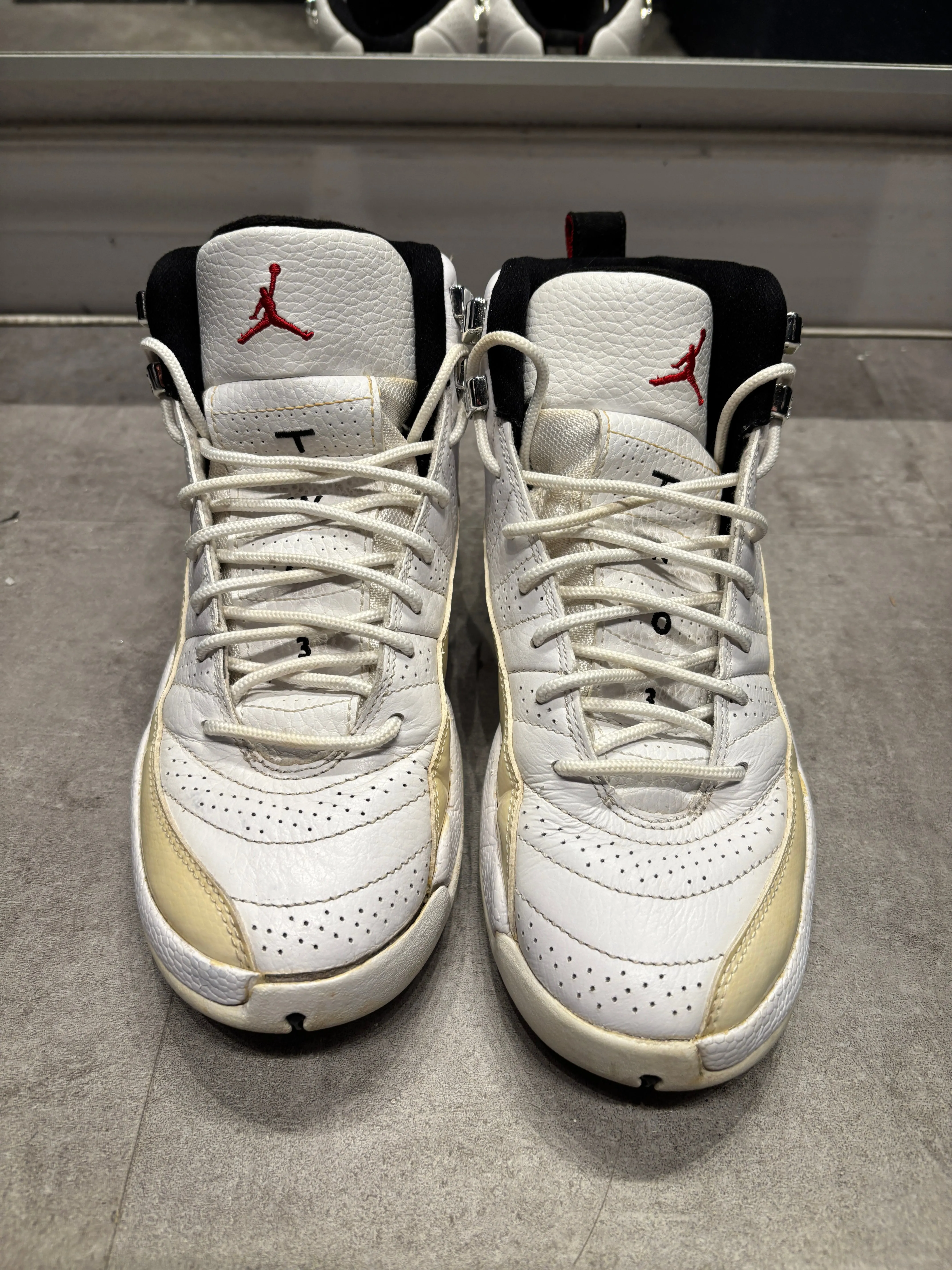 Air Jordan 12 Retro Rising Sun (GS) (Preowned Size 6y NB)