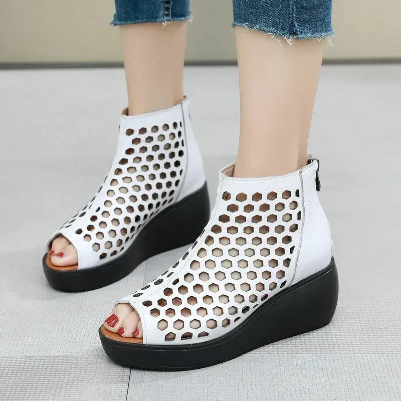 Casual women's shoes
