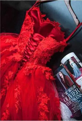Charming Red Sweetheart Strapless Ball Gown Applique Tulle Long Prom Dress PFP0126