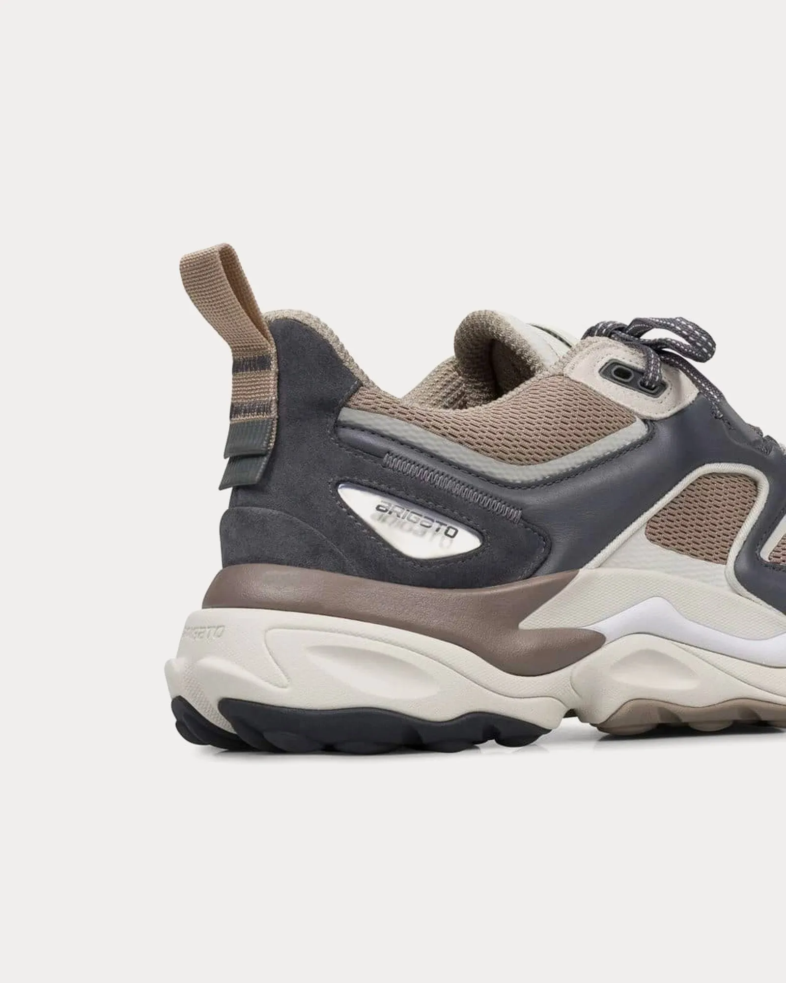 Satellite Runner White / Beige Low Top Sneakers