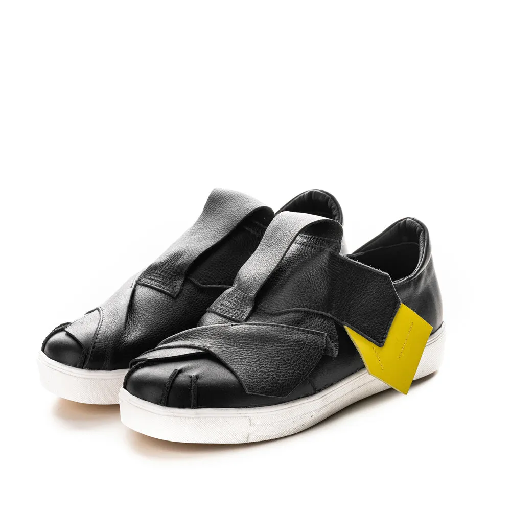 SHR Bold black leather sneakers