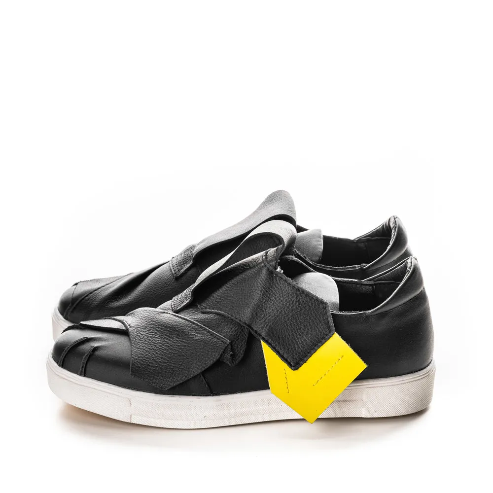 SHR Bold black leather sneakers